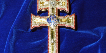 Como é a História da Cruz de Caravaca?