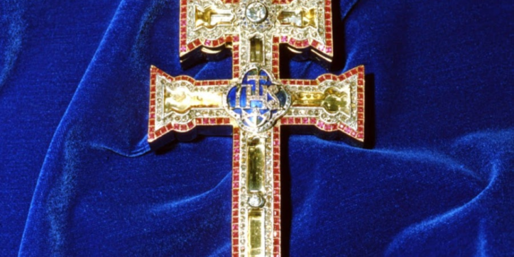 Como é a História da Cruz de Caravaca?